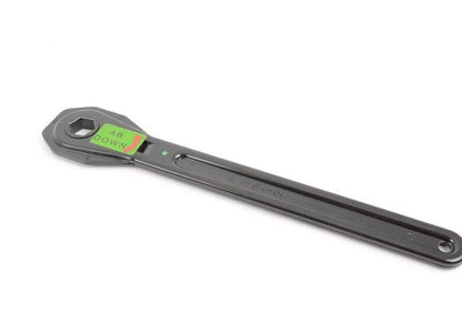Llave/Manivela de gato original OEM 71126769151 para BMW E82 {118d, 120d, 120i} con tracción trasera (manual y automático). Parte del sistema de emergencia con gato. Compatible solo con modelos indicados. Original BMW.