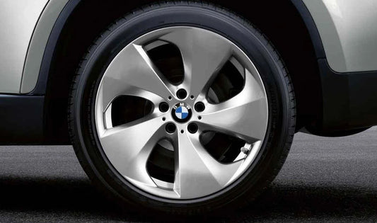 Pneumatici posteriori sinistra 20 "Streamline Design 297 OEM 36116797583 per BMW X5 {E70} (modelli 3.0D, 3.0SD, 3.0SI, 4.8i, XDRive30D). BMW originale.