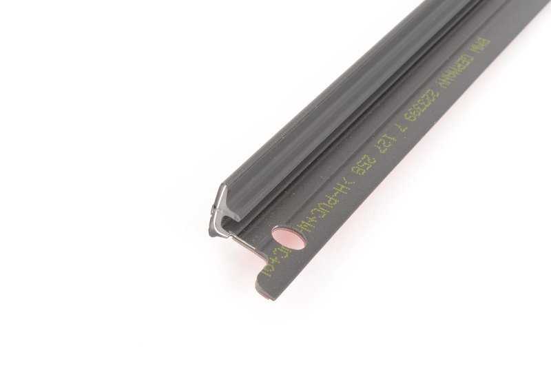 Pilar Deflector zum Recht für BMW Z4 E85 (OEM 51717127258). Original BMW