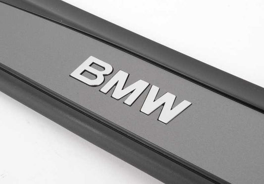 Embellecedor Entrada Delantera Derecha para BMW E60, E61 (OEM 51477034304). Original BMW