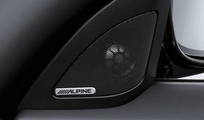 Tapa rejilla altavoz OEM 51332349058 para BMW F20, F21, F22, F23 con sistema Alpine HiFi retrofit. Solo compatible si se ha instalado sistema Alpine. Pieza derecha. Original BMW.