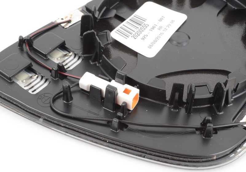 Chauffage du rétroviseur Verre Great angle gauche OEM 51167405761 pour BMW F20, F21, F22, F23, F87, F30, F31, F34, F32, F33, F36, E84, I3 (I01). BMW d'origine.