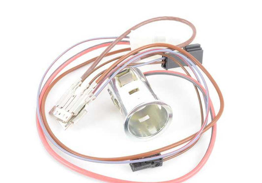 Toma de mechero OEM 61348352287 para BMW E38 725tds, 728i {todos los modelos compatibles}. Recambio original BMW.