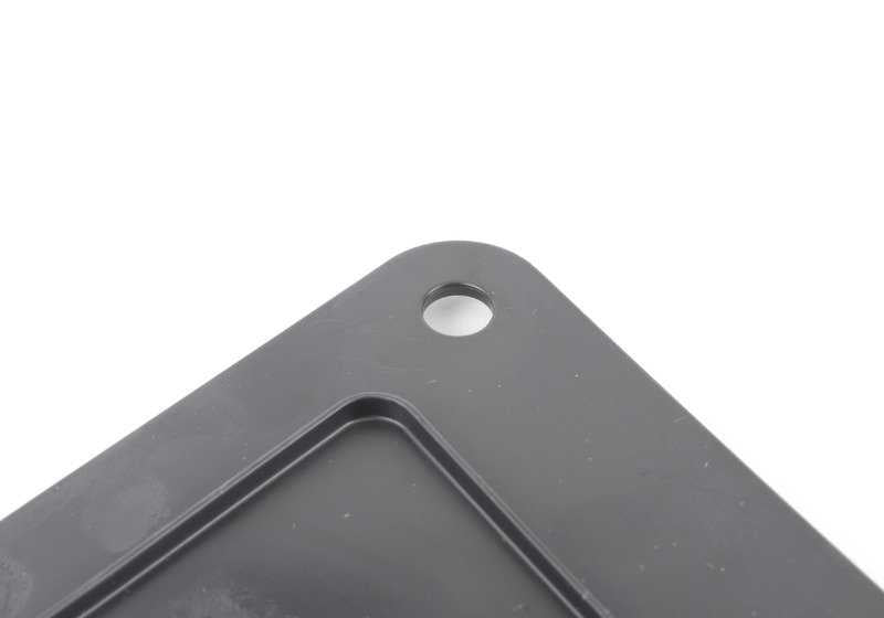 Tapa conducto aire freno OEM 51717213647 para BMW X3 F25 y X4 F26. Compatible con versiones sDrive18d, sDrive20i. Pieza original BMW.