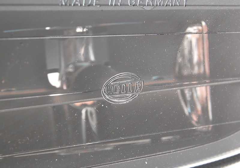 Antiniebla delantero izquierdo OEM 63178352023 para BMW E38 (728i, 730i) todos los modelos compatibles. Original BMW.