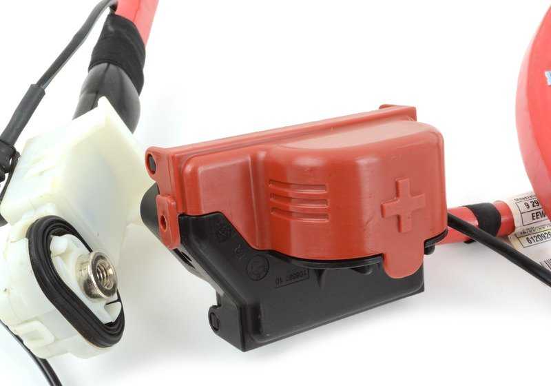 Cable positivo de batería 70mm² OEM 61129297278 para BMW E60, E60N, E61, E61N. Original BMW.