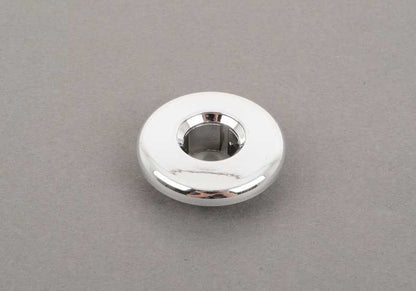 Tapa embellecedora cromada OEM 52101819850 para BMW E23, E24, E28, E32, E34. Original BMW.
