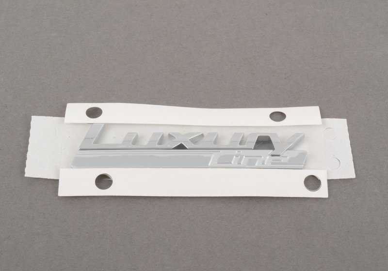 Inscripción lateral para BMW Serie 2 F22, F23, F45, F46, F87, Serie 3 F30, F31, F34, Serie 4 F32, F33, F36 (OEM 51147418530). Original BMW