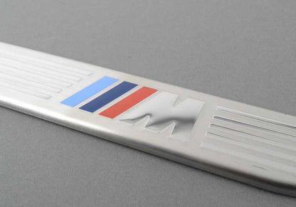 Moldagem de entrada traseira do OEM 51477205265 para BMW X5 E70, X5 E70 LCI, X6 E71. BMW original.