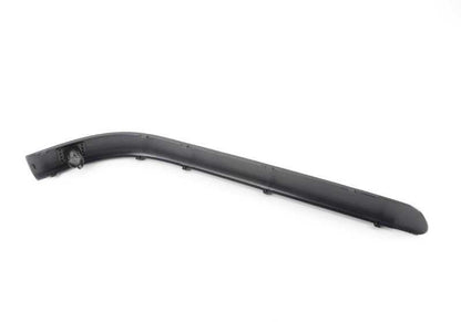 Moldura trasera derecha del paragolpes OEM 51127893320 para BMW E46 {316i, 318d} (todos los modelos compatibles indicados). Original BMW.