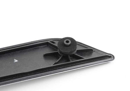 Embellecedor aluminio puerta delantera izquierda OEM 51418044689 para BMW Serie 5 {E60, E60N, E61, E61N}. Acabado cepillado. Original BMW.
