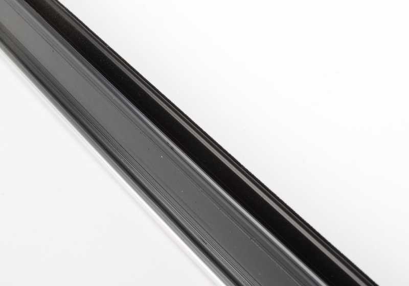 Moldura interior delantera derecha cromada OEM 51218203900 para BMW E39. Original BMW.