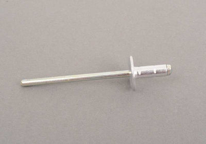 Remache ciego OEM 07146949939 para BMW E92, E84, G29, E93, F20, F30, F31, F32, F33, F34, F36, G20, G21, G30, G31. Original BMW.
