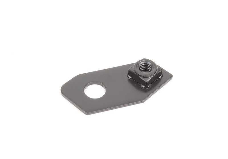 Soporte metálico OEM 11531727305 para BMW E30. Pieza de fijación del sistema de refrigeración. Original BMW.