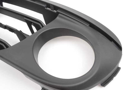 Rejilla entrada de aire izquierda semiabierta OEM 51117331737 para BMW F10, F11. Original BMW.