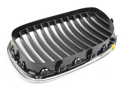 Rejilla decorativa frontal derecha OEM 51117184152 para BMW F01, F02, F04. Original BMW.