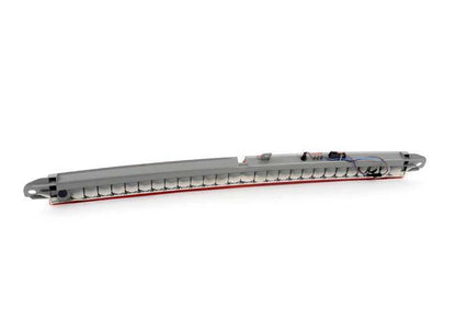Tercer piloto de freno OEM 63257145669 para BMW Serie 3 E91 (316d, 316i, 318d) modelos fabricados entre 2008 y 2012. Compatible con versiones manuales y automáticas. Original BMW.