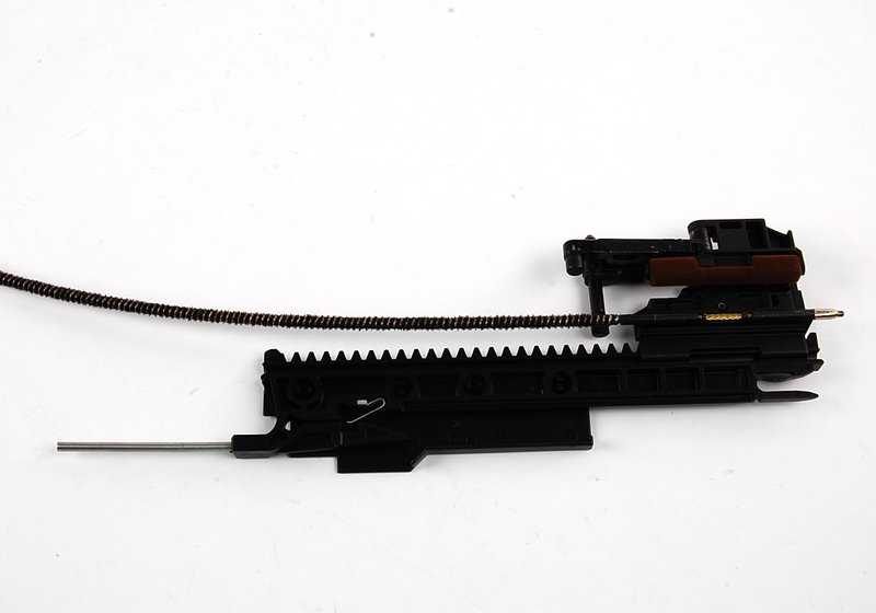 Guía izquierda OEM 54121940975 para BMW E31. Original BMW.