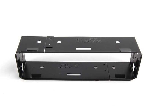 Marco soporte radio OEM 65121375737 para BMW E30, E36, E28, E34, E24, E23, E31. Compatible con sistemas de sonido originales y radios BMW. Original BMW.