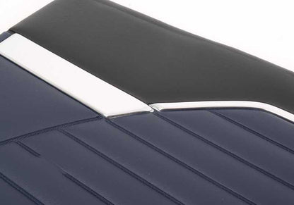 Panel interior de puerta derecha OEM 51411816860 para BMW E30 (todas las versiones de carrocería). Color azul marino/negro. Repuesto original BMW.