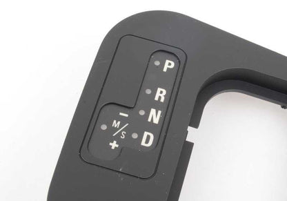 Embellecedor palanca cambio Steptronic negro OEM 51167060697 para BMW E39. Recambio original BMW.