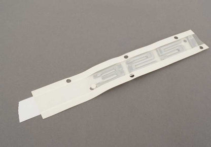 Emblema trasero adhesivo OEM 51147157556 para BMW E90, E91. Original BMW.