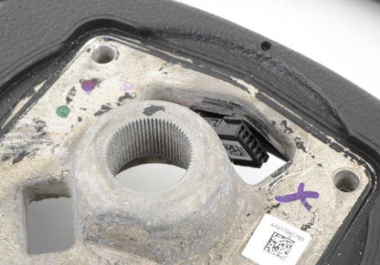 Volante sportivo in pelle con camme di scambio OEM 32337845947 per BMW F10 M5. BMW originale.