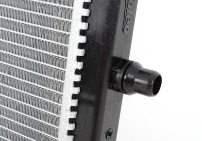 Radiador de refrigeración OEM 17112284608 para BMW F87, F80, F82, F83, I12, I15. Compatible con modelos M2, M3, M4 y i8. Repuesto original BMW.