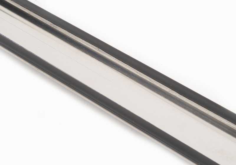 Moldura puerta izquierda para BMW varios modelos/series (OEM 51131814687). Original BMW