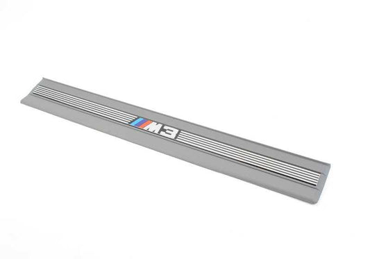 Embellecedor entrada puerta delantera OEM 51472264045 para BMW E36. Color gris plata. Pieza original BMW.