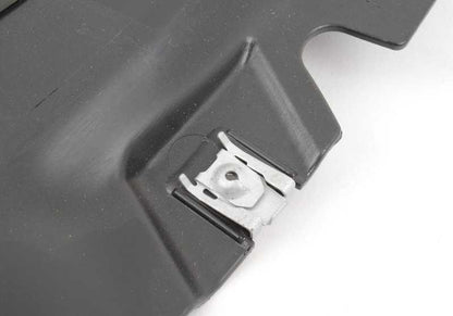 Deflector de aire delantero izquierdo OEM 51718057217 para BMW F22, F22N, F23, F23N. Original BMW.