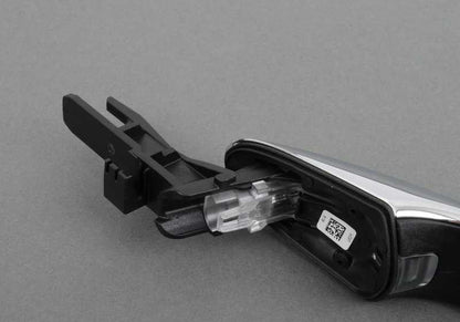 Manecilla exterior de puerta derecha OEM 51217317636 para MINI F54, F55, F56, F57, F60. Original MINI.