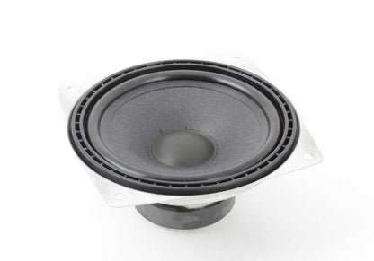 Speaker OEM 65131386541 for BMW E30, E31, E32, E34, E36. Original BMW piece perfect to improve the sound of the car or replace a damaged speaker.