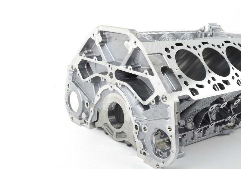 Bloque motor completo con pistones OEM 11112296653 para BMW E70 (X5 M) y E71 (X6 M). Compatible con motores S63. Original BMW.