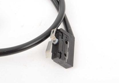 Microrruptor cierre puerta OEM 61311392193 para BMW Serie 8 E31 (840i, 840Ci) modelos 1993–1999. Original BMW.