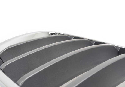 Rejilla de adorno delantera derecha GRAPHITMETALLIC OEM 51113420092 para BMW X3 E83 LCI (02/2006 - 08/2010). Original BMW.