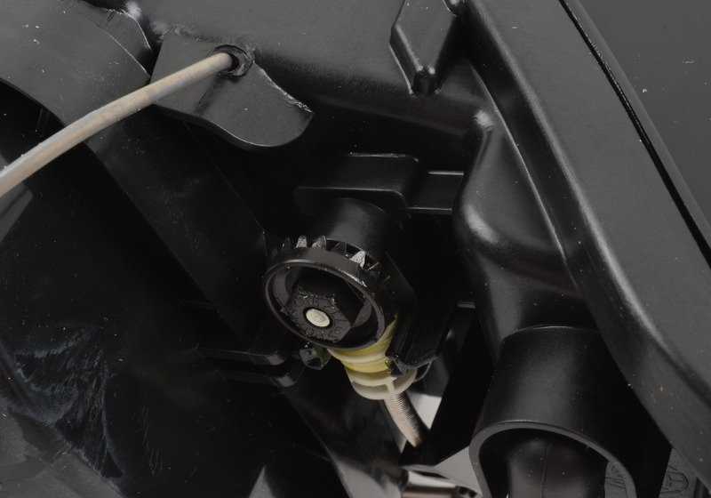 Faro delantero derecho Bi-Xenón con acabado en cromado OEM 63127165720 para BMW Z4 E85. Original BMW.