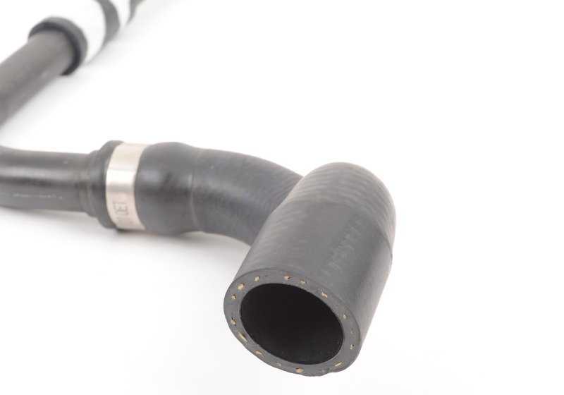 Tubo OEM 64216919107 per la pompa dell'acqua ausiliaria e la valvola BMW X5 E53 Riscaldamento. BMW di riserva originale.