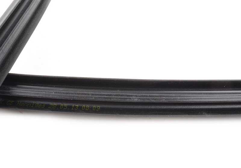 Junta del compartimento motor delantero OEM 51767060562 para BMW E81, E82, E87, E87N, E88. Original BMW.