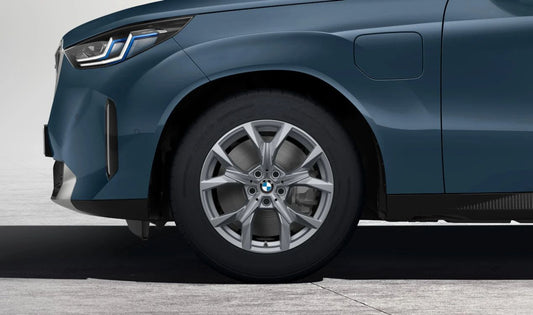 Rueda completa de invierno Y-Speiche 921 18" OEM 36115B4E9A1 para BMW X3 G45 (excepto X3 M50 xDrive y X3 30e xDrive). Montada con neumático Hankook Winter i*cept evo3 X. Original BMW.
