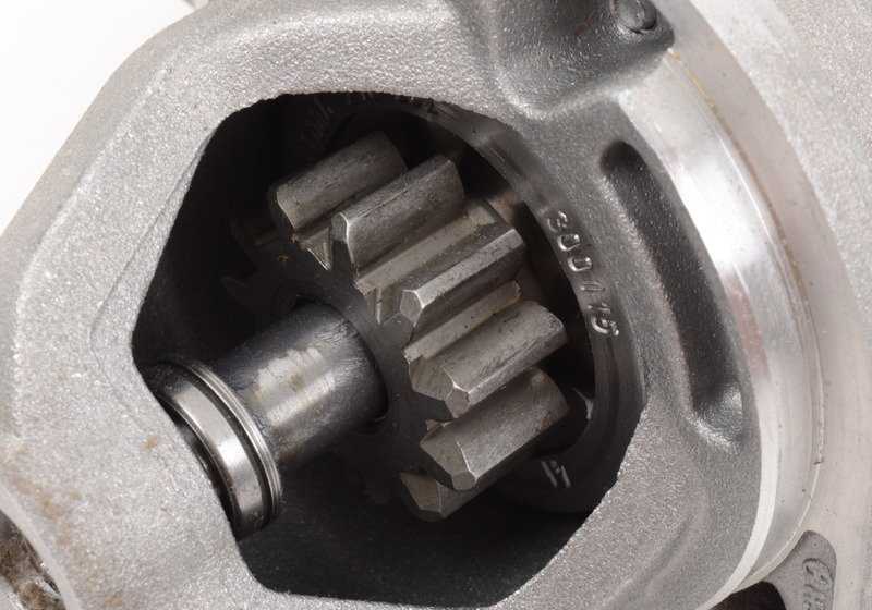 Motor de partida para BMW E90, E90N, E92, E92N, E93, E93N (OEM 12417843526). BMW originais.