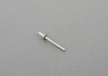 Remache ciego para BMW Serie 3 E90, E92, E93 (OEM 07129906185). Original BMW