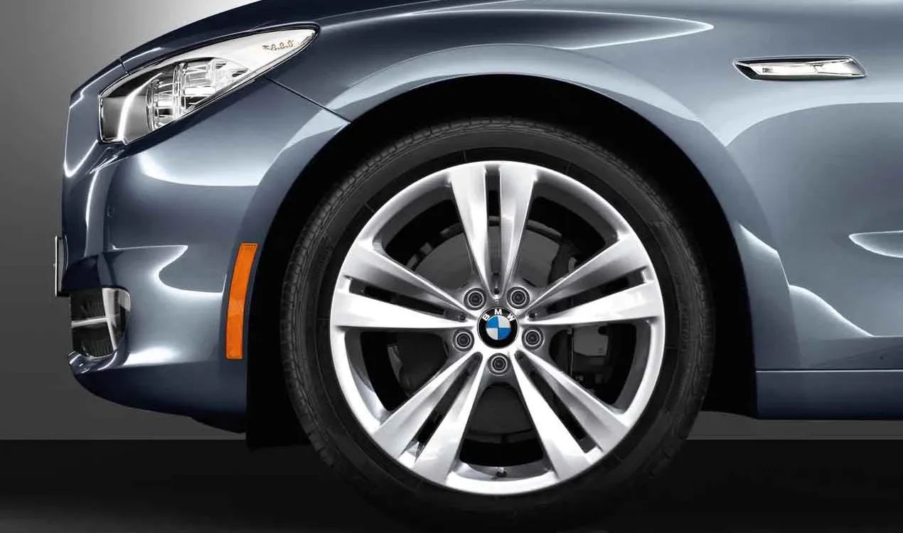 Double radio aluminium Tire 316 pour BMW F07, F10, F11, F06, F12, F13, F01N, F02N (OEM 36116788706). BMW d'origine.