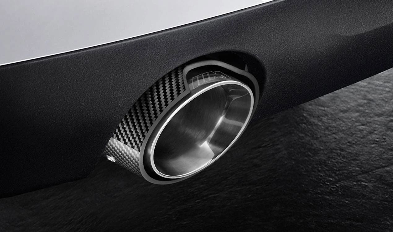 Embellecedores de escape carbono M Performance OEM 18302447305 para BMW G30, G31, G32. Mejora estética deportiva con materiales de alta calidad. Original BMW.