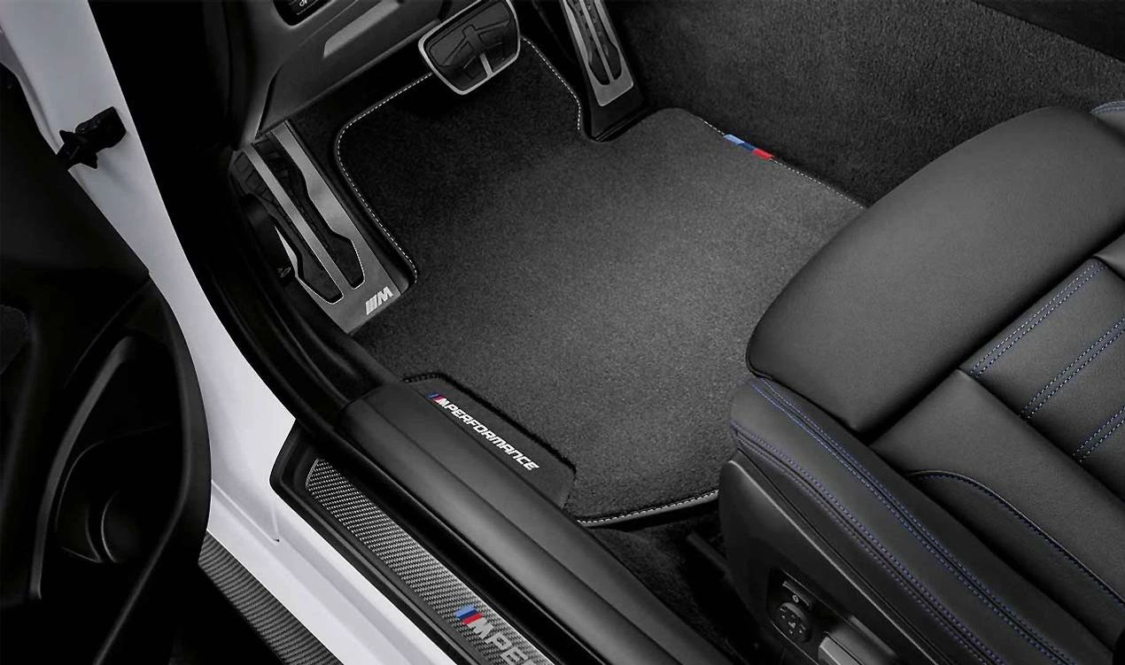 Juego de alfombrillas M Performance OEM 51475A14E76 para BMW G22 (420d, 420i, 430d, 430i, versiones xDrive). Original BMW. Diseño deportivo, acabado premium y ajuste perfecto para interior.