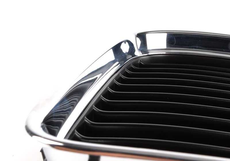 Links dekoratives Gitter 51138206609 für BMW E36 320i (alle kompatiblen Modelle). Originales äußeres Stück BMW.