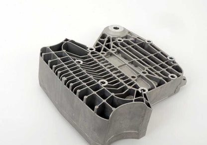 Tapa del diferencial OEM 33112229969 para BMW E60 M5, E61 M5, E63 M6, E64 M6. Compatible con versiones con motor S85 y cambio manual. Original BMW.