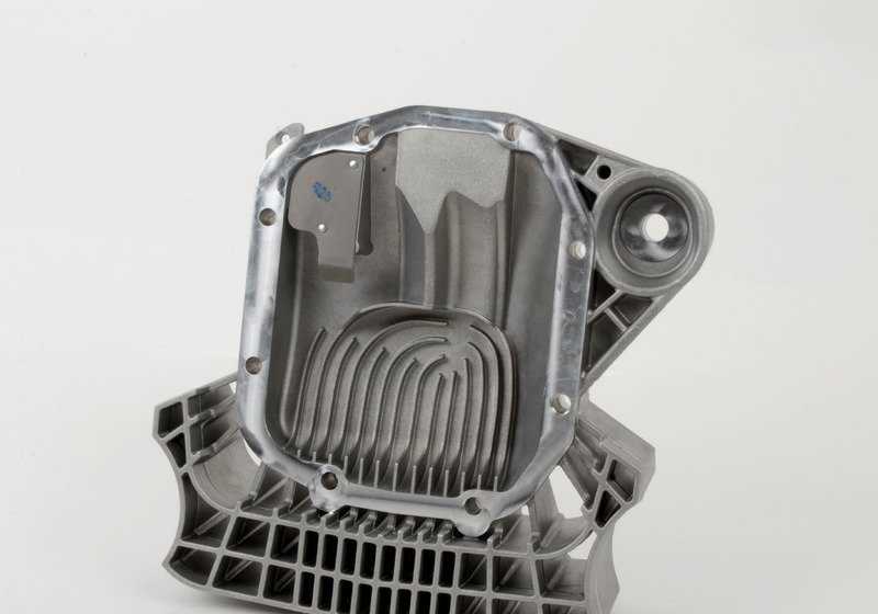 Tapa del diferencial OEM 33112229969 para BMW E60 M5, E61 M5, E63 M6, E64 M6. Compatible con versiones con motor S85 y cambio manual. Original BMW.
