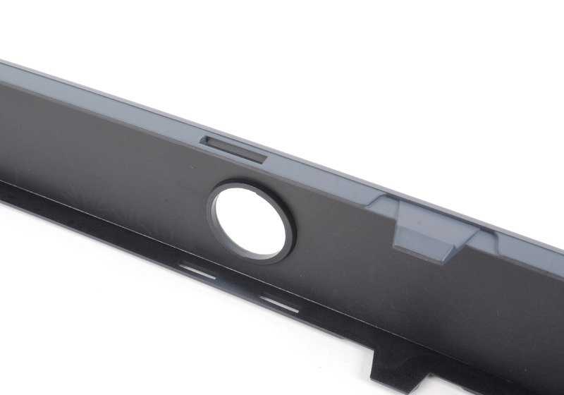 Moldura central paragolpes trasero imprimada OEM 51127142223 para BMW E65 y E66. Original BMW.
