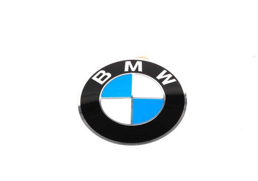 Emblema BMW adhesivo 64,5mm OEM 36136767550 para BMW E81, E82, E87, E88, F20, F21, F23, E36, E46, E90, E91, E92, E93, F30, F31, F32, F33, F36, E39, E60, E61, F07, F10, F11, E63, E64, F06, F12, F13, E38, E65, E66, F01, F02, F04, E84, E53, E70, E71, E7